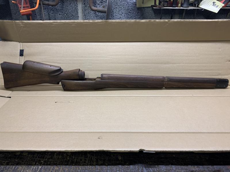 LEE ENFIELD NO4T SNIPER WOOD SET. FOREND AND CHEEK REST ARE NEW PRODUCTION. OTHER PARTS ORIGINAL.