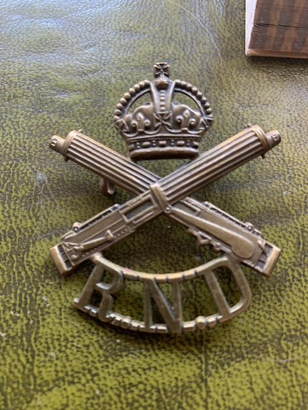 R.N.D. Machine Gun Battalion cap badge